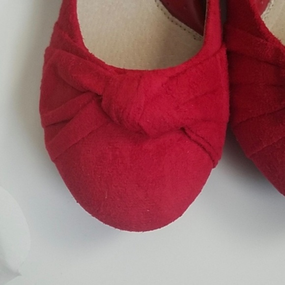 Gold Toe Red Flat Shoes - Picture 5 of 7